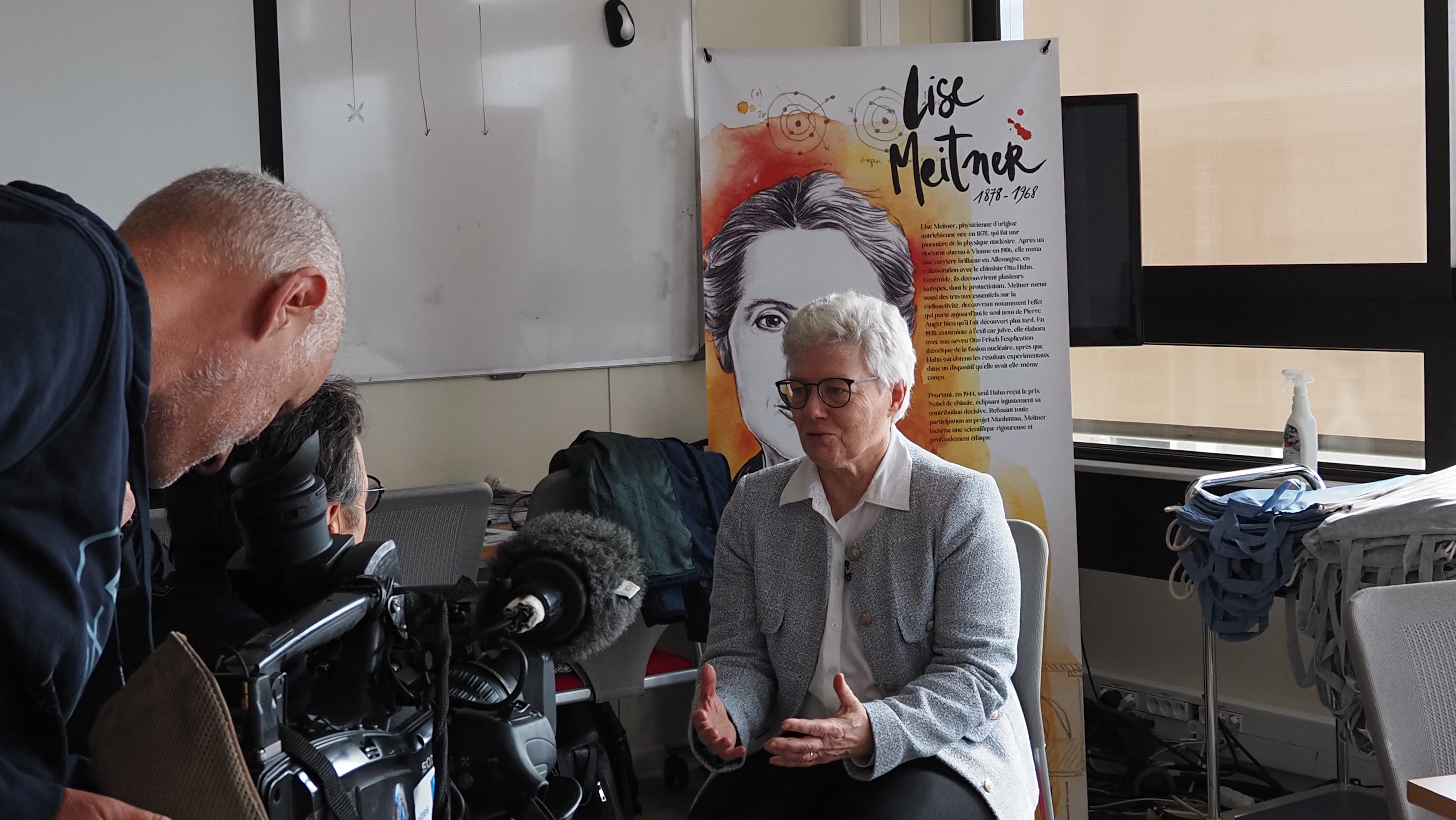 Interview Anne L'Huillier par les journalistes de France 3 et Le Dauphiné Libéré