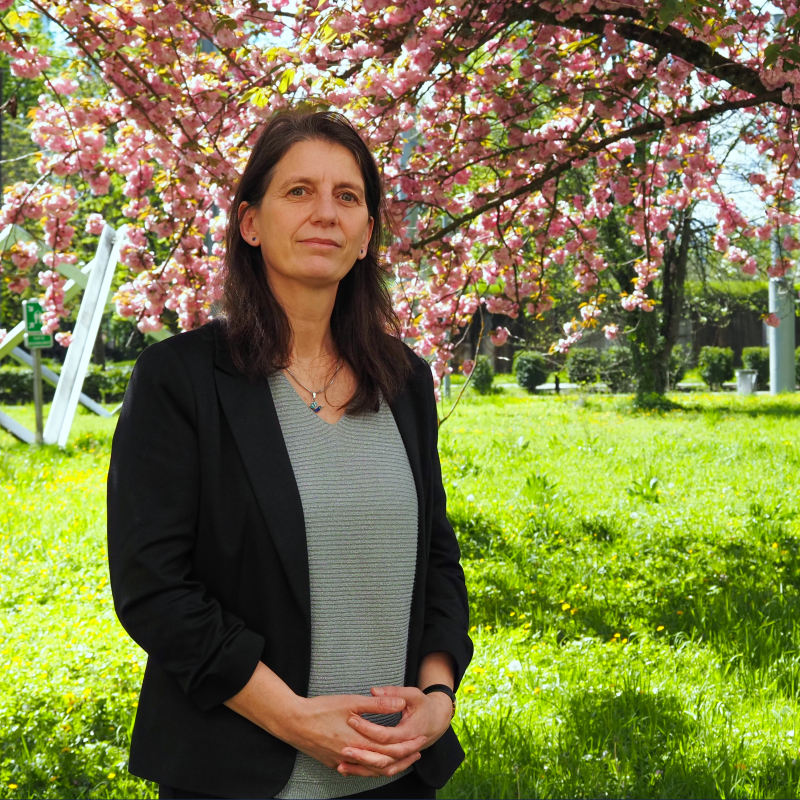 Portrait de Karine Perraut, lauréate de la médaille d'argent 2024