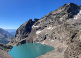 Lac de l’Eychauda et glacier de Séguret-Foran, Parc national des Ecrins.