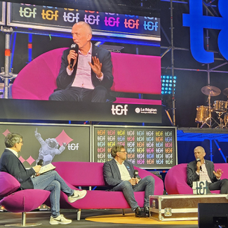 Table-ronde Science, souveraineté et puissance présentée par Antoine Petit sur la grande scène